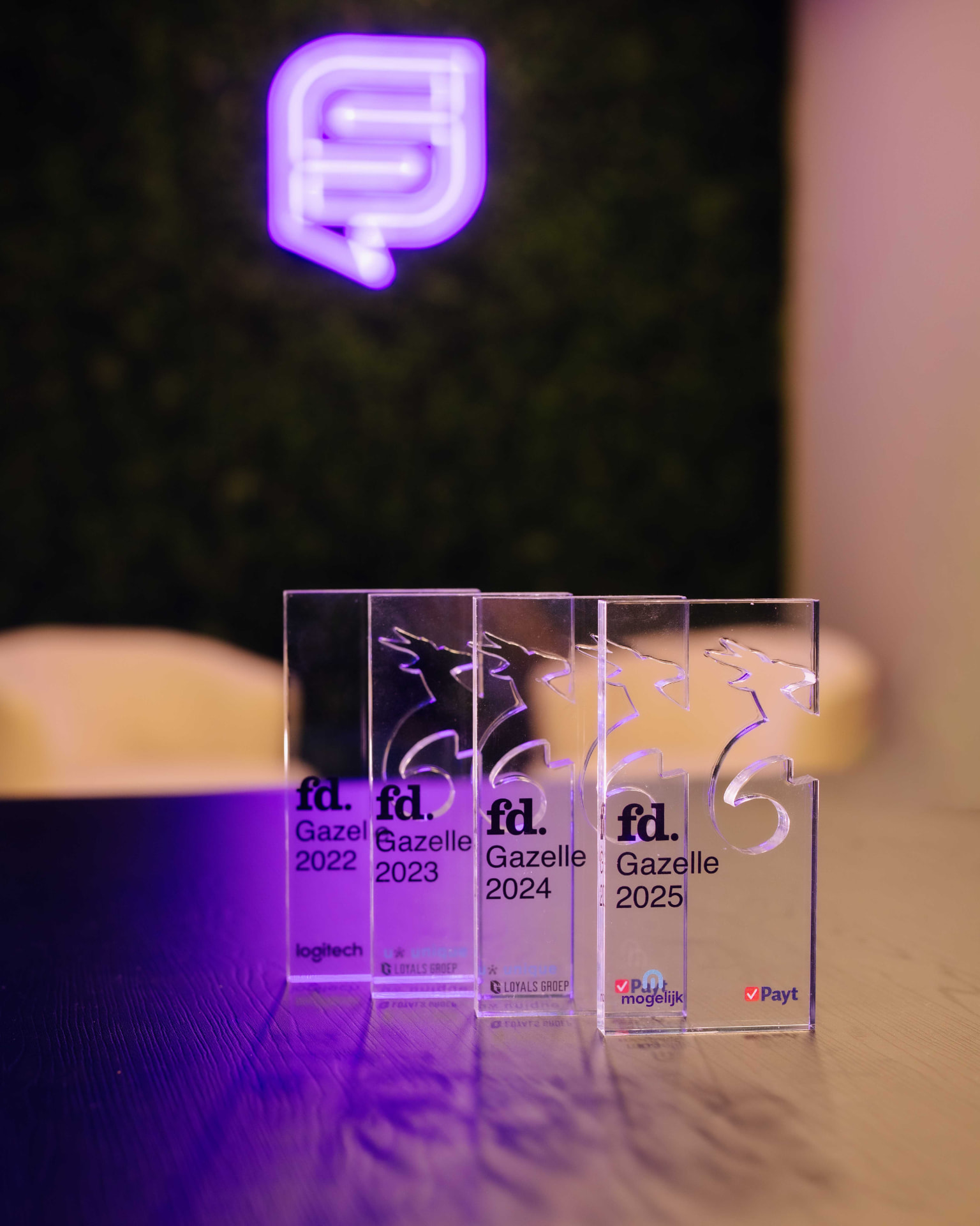 Vier FD Gazelle awards op kantoor bij Social Roots